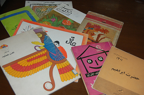 مجموعه کتاب های کودکان «در کار» ثریا قزل ایاغ به موسسه اهدا شد